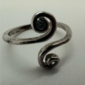 Silver plated swirl rhinestone ring
